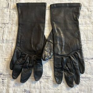 VINTAGE MADE IN PHILIPPINES BLACK LEATHER WITH 100% SILK LINING WOMEN’S GLOVES